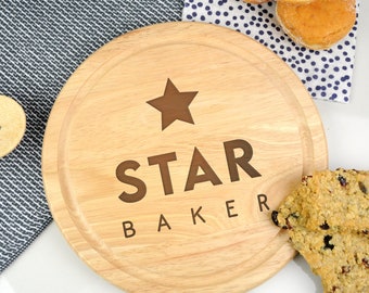 Placa de tabla de pastel de madera Star Baker, tabla de cortar / servir grabada, soporte de pastel de regalo para hornear, regalo del día de la madre para abuela, mamá, nana