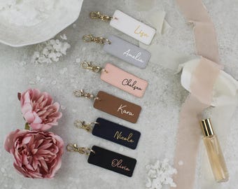 Gepersonaliseerde sleutelhanger met naam, cadeau voor haar, PU-leer rechthoekige sleutelhanger, aangepaste sleutelhanger, cadeau voor bruidsmeisje, tasbedel, autosleutelhanger