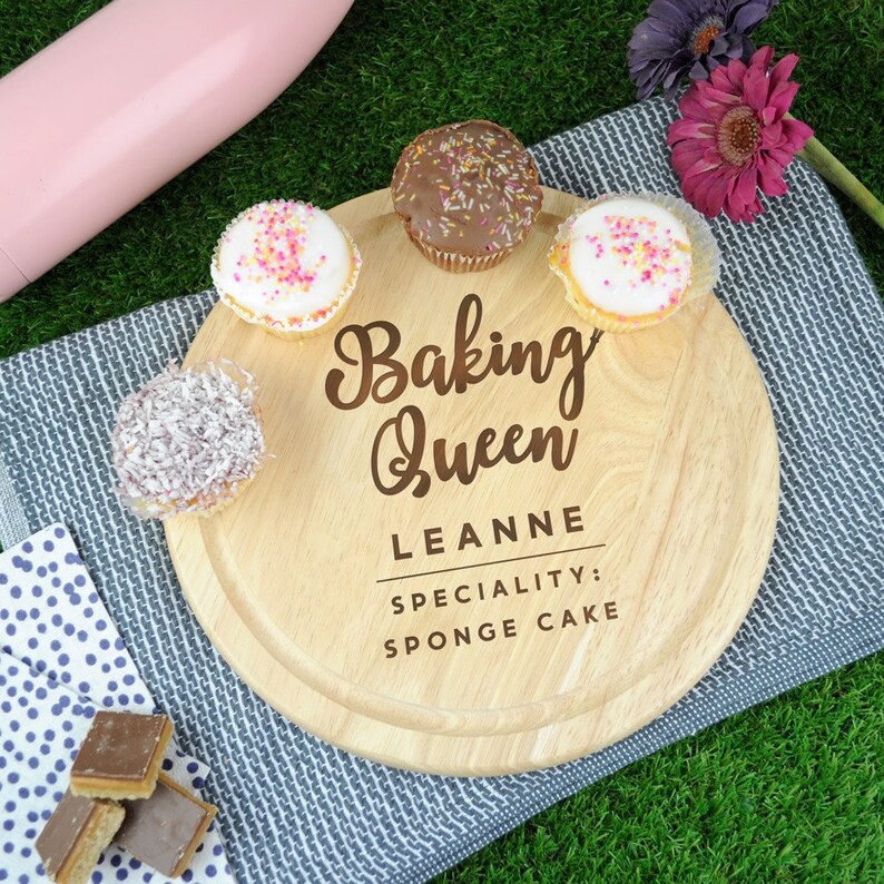 Personalised Wooden Chopping Board, 'Baking Queen' Cutting / Serving Board, Mother's Day Gift Cake Stand, Cooking Kitchen Gifts for Her Mum image 5