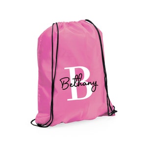 Mochila con cordón personalizada con inicial y nombre para el regreso a la escuela. Nombre de los niños en una bolsa de PE Bolsa de natación Bolsa de gimnasio Bolsa de club después de la escuela Light Pink