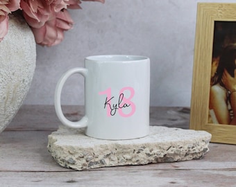 Juego de taza y posavasos para el 18.° cumpleaños, taza de café personalizada para el decimoctavo cumpleaños con nombre, regalo para una mujer de 18 años