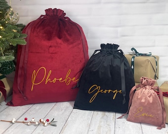 Gepersonaliseerde fluwelen kerstmanzak | Op maat gemaakte kerstcadeautas met naam | Luxe rode, roze of zwarte kerstzak | Herbruikbare cadeauzakjes voor de feestdagen