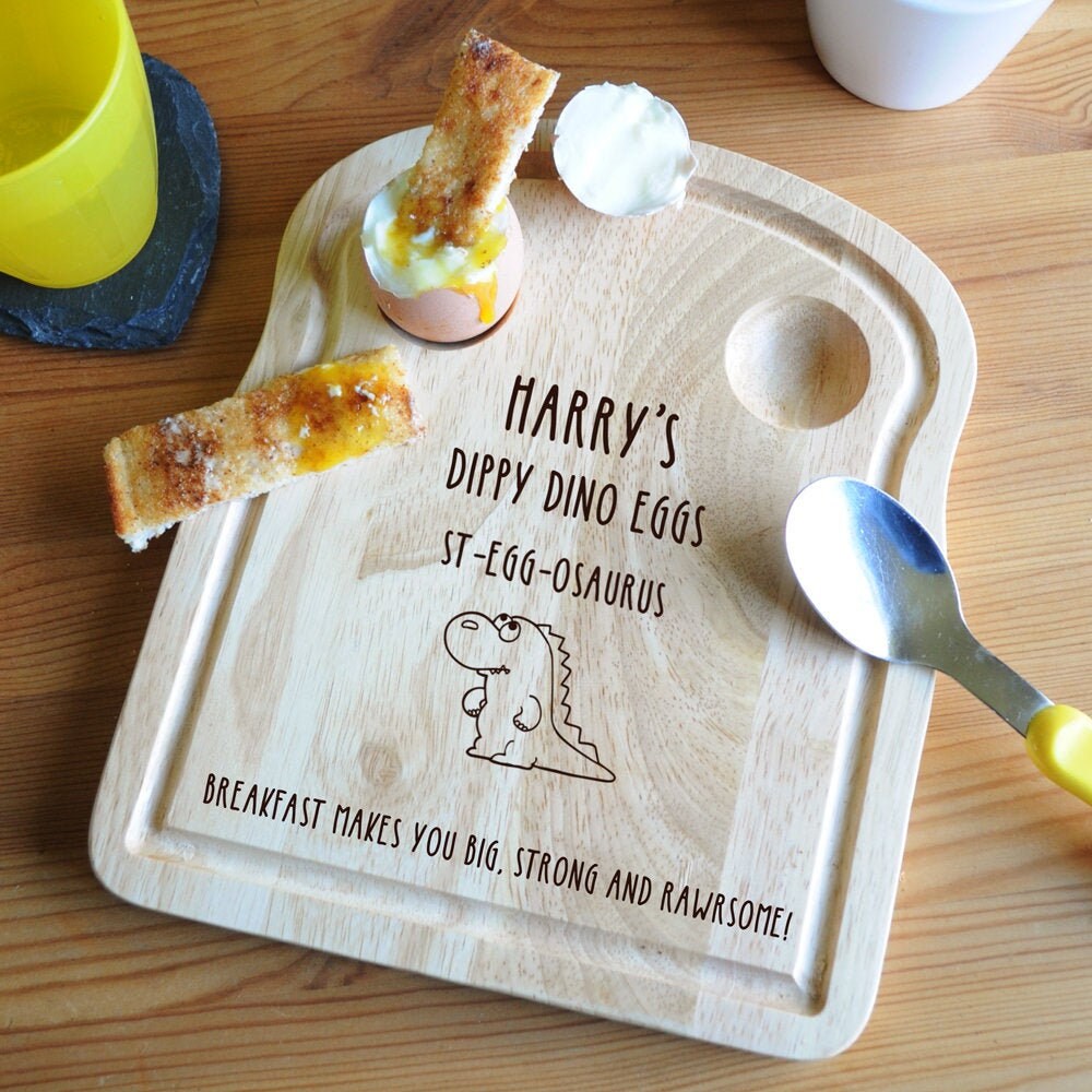 Dinosaurusthema Gepersonaliseerde Toastvormige Eierdopje Ontbijtplank, Dippy Egg & Soldiers 'Dippy Dino Egg' Gezond paascadeau voor kinderen