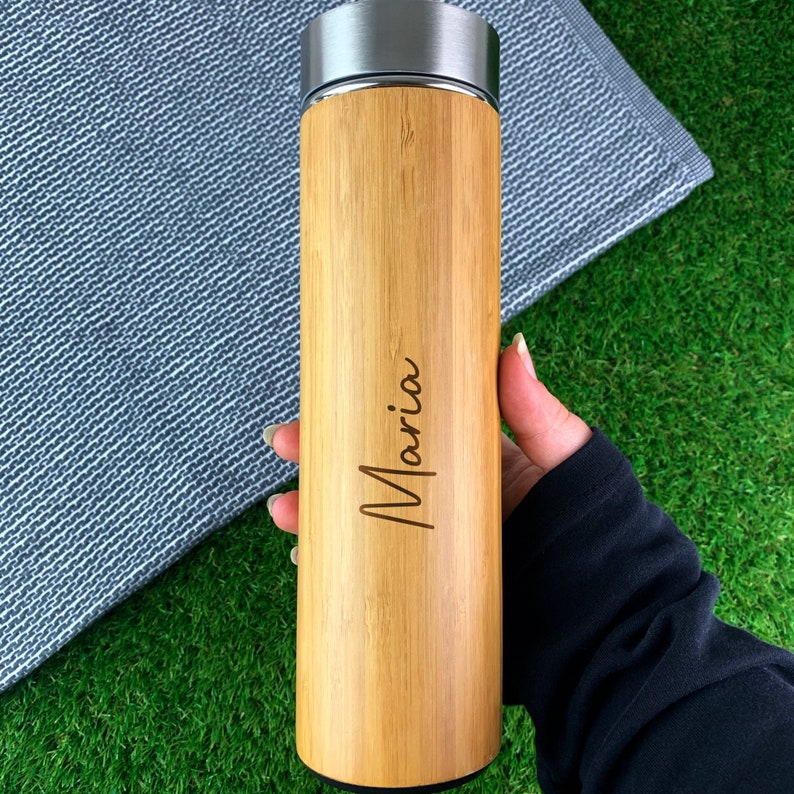 Gepersonaliseerde Eco Bamboo Travel Flask, 500ml geïsoleerde drinkfles, laser gegraveerde reisbeker, aangepaste naam, koffie, thee No thank you.