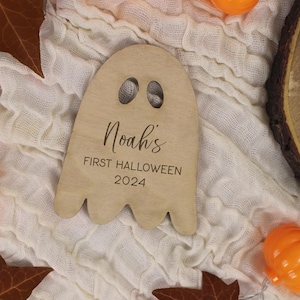 Personalisierte Babys erste Halloween-Meilensteinscheibe, hölzerner Geist 1. Halloween-Zeichen, Social Media-Fotokarte, flach gelegtes Halloween-Andenken