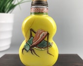 Glazed snuff bottle hand-painted insects exquisite modeling