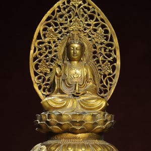 Chinese antique pure hand-made exquisite pure copper backlit Guanyin Bodhisattva Buddha statue ornaments
