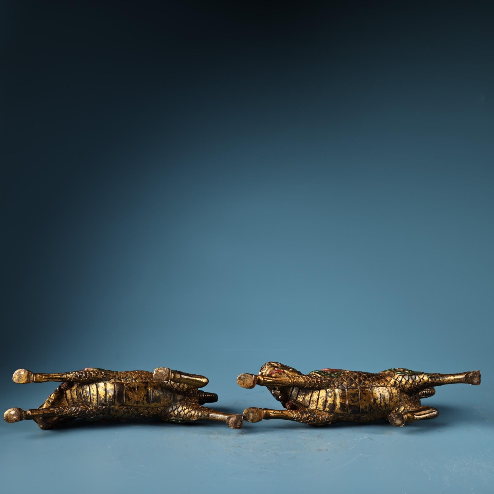 純手作りで焼かれた陶磁器の麒麟は