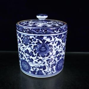 Exquisite Chinese antique blue and white porcelain covered jar with lotus scroll design, hand-painted.