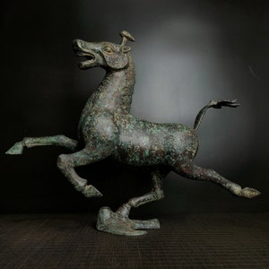 Chinese Antique Collection Exquisite Rare Bronze Inscription Horse Treading Flying Swallow Statue Ornaments