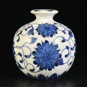 Adornos de jarrón con patrón de loto azul y blanco, antiguos, chinos, pintados a mano, exquisitos y raros.