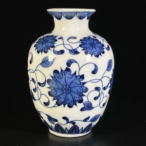 Adornos de jarrón de flores entrelazadas en azul y blanco, antiguos, chinos, pintados a mano, exquisitos y raros.