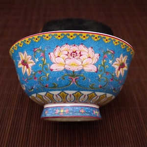 Adorno de copa de esmalte antiguo chino, pintado a mano, con diseño floral, exquisito y raro