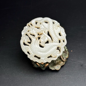 Exquisite and rare Chinese white jade hand-carved flying dragon jade pendant