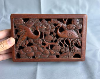 アンティーク 中国 セラドン An exceedingly rare carved celadon-glazed 'archaistic dragon