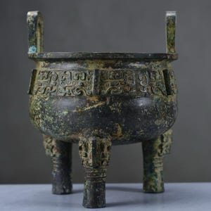 Chinese antique pure handmade exquisite rare bronze inscribed tripod statue ornaments