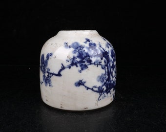 Decorazione in vaso a ferro di cavallo con immagine di fiori di pruno smaltata blu e bianco squisito e raro con dipinto a mano antico cinese (modello casuale)