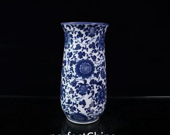 Collection crafts Blue and White Porcelain Vase Hand-painted Lotus Pattern Vase.