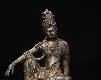 Exquisite handmade pure copper statue of Guanyin Bodhisattva, a Chinese antique