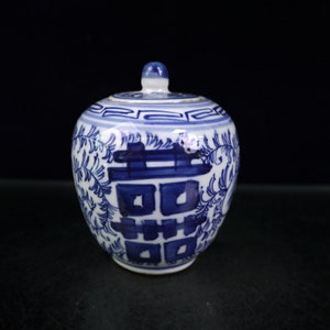 China Jingdezhen blue and white porcelain, hand-painted blue and white double happiness jar