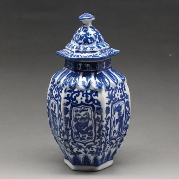 Chinese OLD blue and white porcelain dragon vase W qianlong mark RN