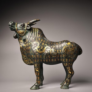 Chinese antique handcrafted exquisite rare bronze ox statue ornaments