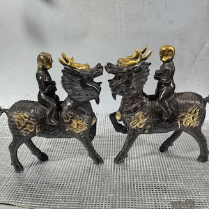 Ein Paar exquisite und seltene reine Kupfer vergoldete Kirin Statuen chinesischer Antiquitäten handgefertigt