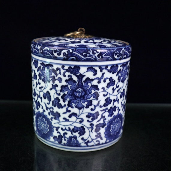 中国景徳鎮産青花磁器、手描き蓮文蓋付き壺 - Etsy 日本