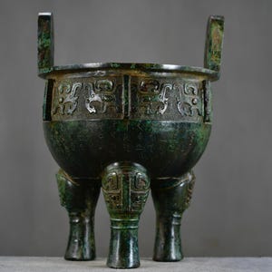 Chinese antique pure handmade exquisite rare bronze tripod statue ornaments