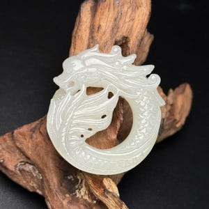 Exquisite and rare Chinese white jade hand-carved dragon jade pendant
