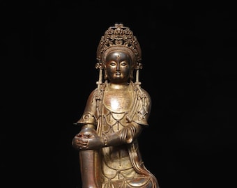Exquisita estatua de Guanyin Bodhisattva, elaborada a mano en cobre macizo: una pieza decorativa de estilo antiguo.