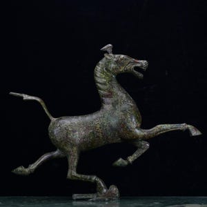 Chinese antique pure hand-made exquisite rare bronze horse stepping on flying swallow statue ornaments
