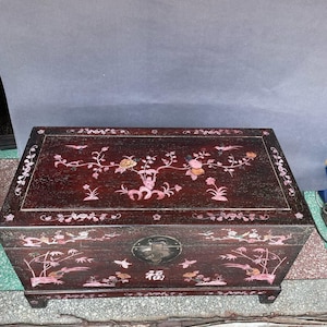Chinesische antike handgeschnitzte große exquisite seltene Rosenholz eingelegte Muscheln glücklich Schatztruhe Schmuckschatulle Ornamente