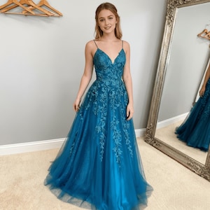 green emerald velvet dress Turquoise Silk Satin Chic Evening Dress V-Neck Split Sleeceless Formal Dress main image 0