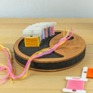 Round Thread Organizer for Plastic Bobbins and Needle Keeper, Compact Sewing Organizer for Cross Stitch Projects, Gift for Sewers