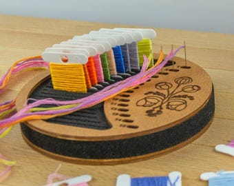 Custom Floss and Needle Holder, Embroidery Organizer with Bobbin Slots, Wooden Thread Rack, Cross Stitch Storage Board, Needlework Accessory