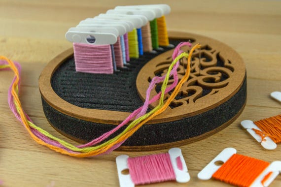 Wooden Floss Bobbin Holder, 19 Slots, Embroidery Thread Storage Tray with Needleminder, Compact Sewing Organizer for Cross Stitch Projects