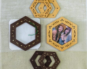 Magnetic Embroidery Hoop with Needle Minder and Stand, Wooden Cross Stitch Frames on Magnets, Wall Hanging Stitching Hoop