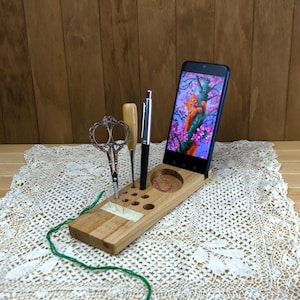 Wooden Needle Holder with Smartphone Slot – A Stylish Gift for Sewers