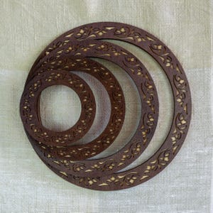Dekorativt broderiramset, magnetisk träram, magnetisk korsstygnsdisplay, handbroderiverktyg i present Wenge