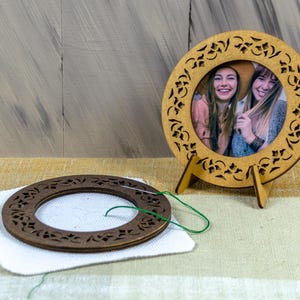 Dekorativt broderiramset, magnetisk träram, magnetisk korsstygnsdisplay, handbroderiverktyg i present bild 6