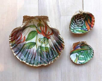 Set of 3 Decoupaged Scallop Shells, Jewellery Dish, Trinket Dish, Valentines Day, Mother's Day, Birthday gift, Bridesmaid gift, Red Lilly