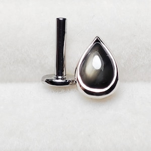14k Solid White Gold Threadless Black Star Sapphire Natural Titanium Post Teardrop Medusa Philtrum Lip Helix Tragus Conch Cartilage Vertical