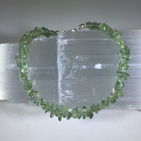 Bracelet d'intention de guérison en apatite verte - Reiki chargé : édifiant apportant vitalité, espoir et courage - chakra de la gorge et du troisième oeil