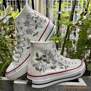 Custom Embroidered Converse High Tops/ Custom Converse Chuck Taylor 1970s  Embroidered Daisy Flower/ Wedding sneakers/ Wedding Gift