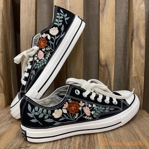 Custom Converse Chuck Taylor Embroidered / Wedding Flowers Embroidered Converse Low Tops / Wedding Roses Embroidered Sneakers