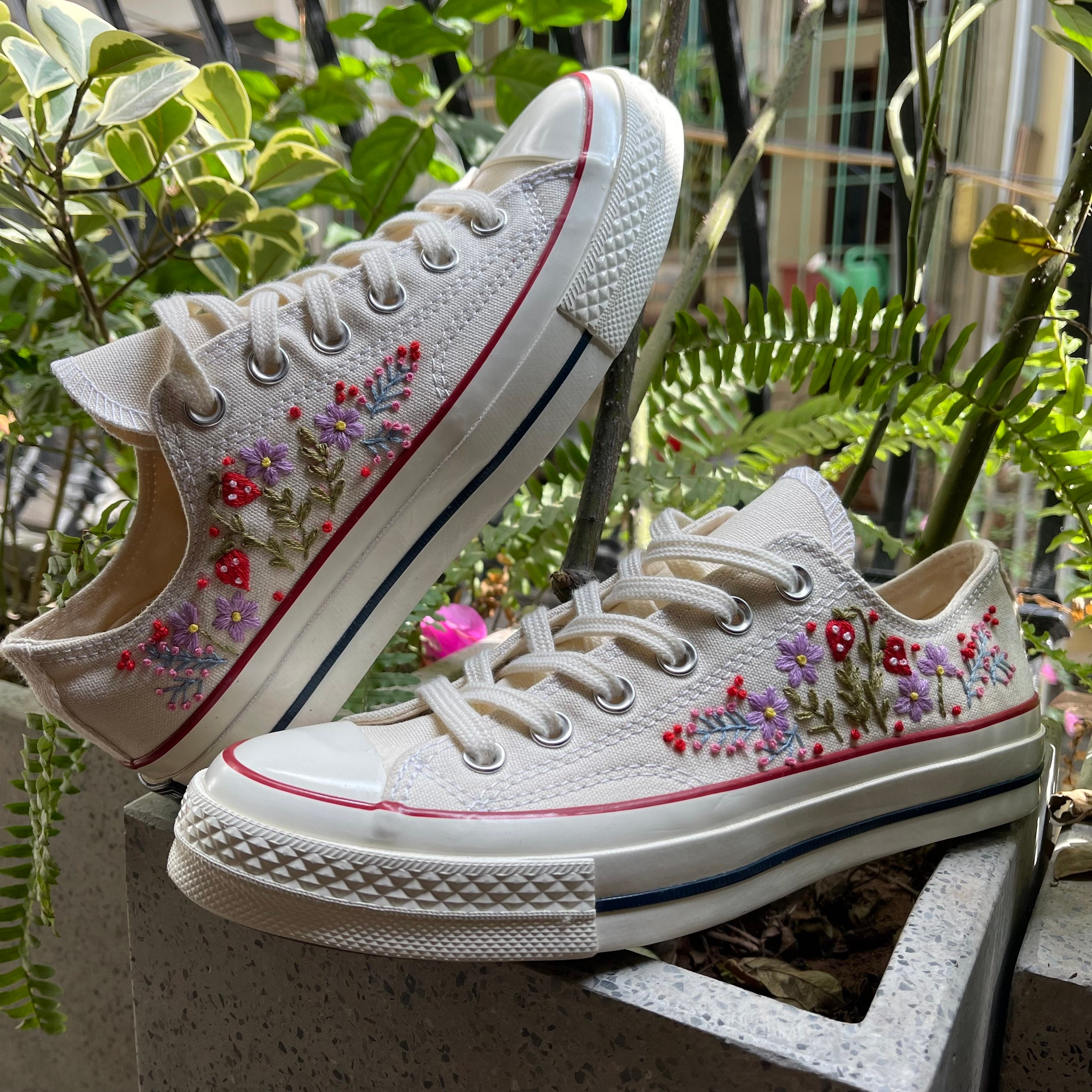 converse low top template, Red Chuck Taylor Star - Catalog ...