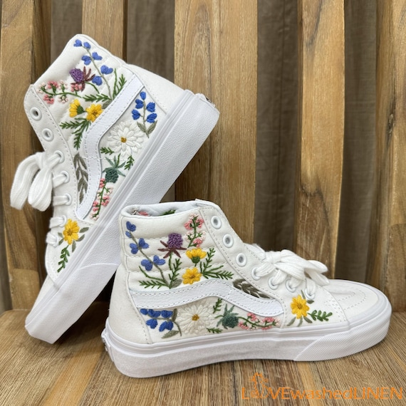 Vans SK8-Hi con flores silvestres bordadas a medida: zapatillas