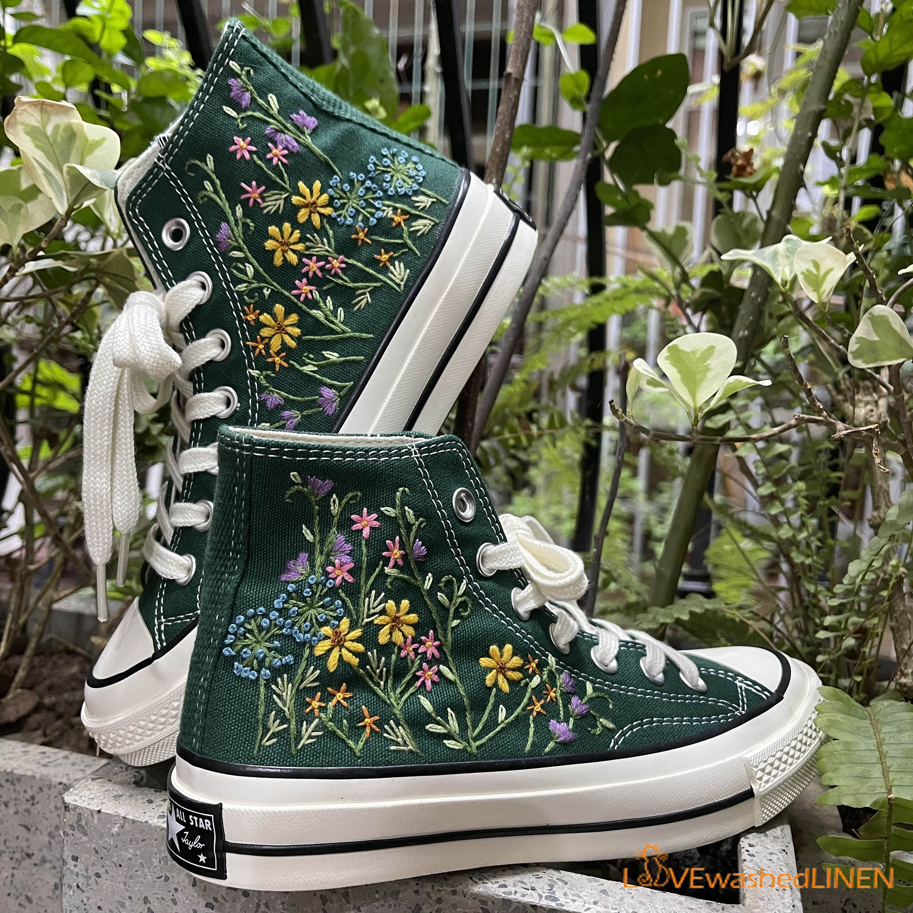 Converse with flowers on the outlet bottom