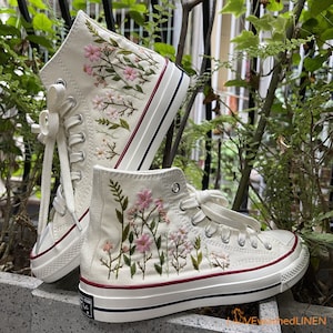 Custom Embroidered Converse High Tops/ Custom Converse Chuck Taylor 1970s  Embroidered Daisy Flower/ Wedding sneakers/ Wedding Gift